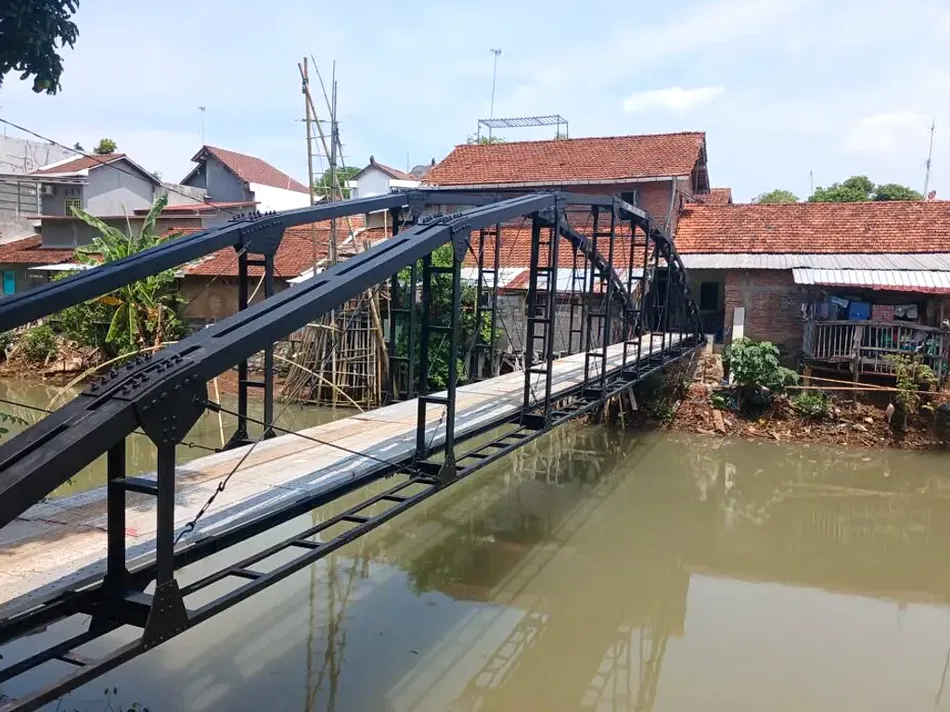 Featured Post Image - Sunardi Bangun Jembatan Senilai Rp 250 Juta Akibat Jalan Depan Rumah Ditutup Tetangga