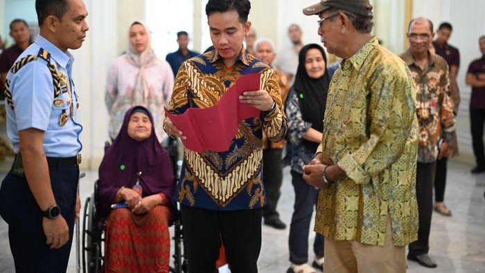 Featured Post Image - Gibran Beri Bantuan ke Pengadu Lapor Mas Wapres: Ini dari Presiden